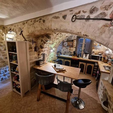 Typique Maison De Village Peille Екстериор снимка
